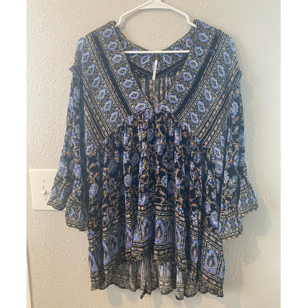 FREE PEOPLE Bohemian Blue black floral top Blouse size Petite Small